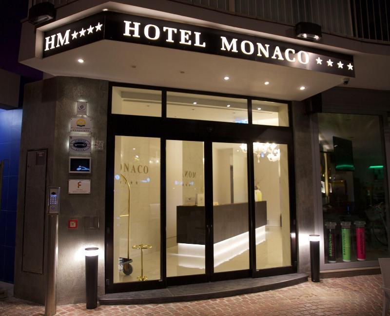 Hotel Monaco 利尼亚诺萨比亚多罗 外观 照片