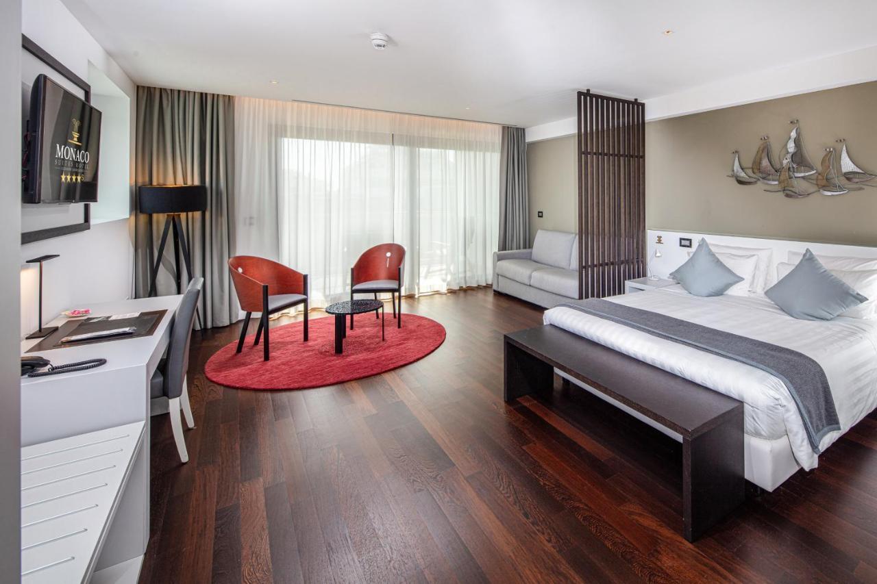 Monaco Suites Hotel 利尼亚诺萨比亚多罗 外观 照片