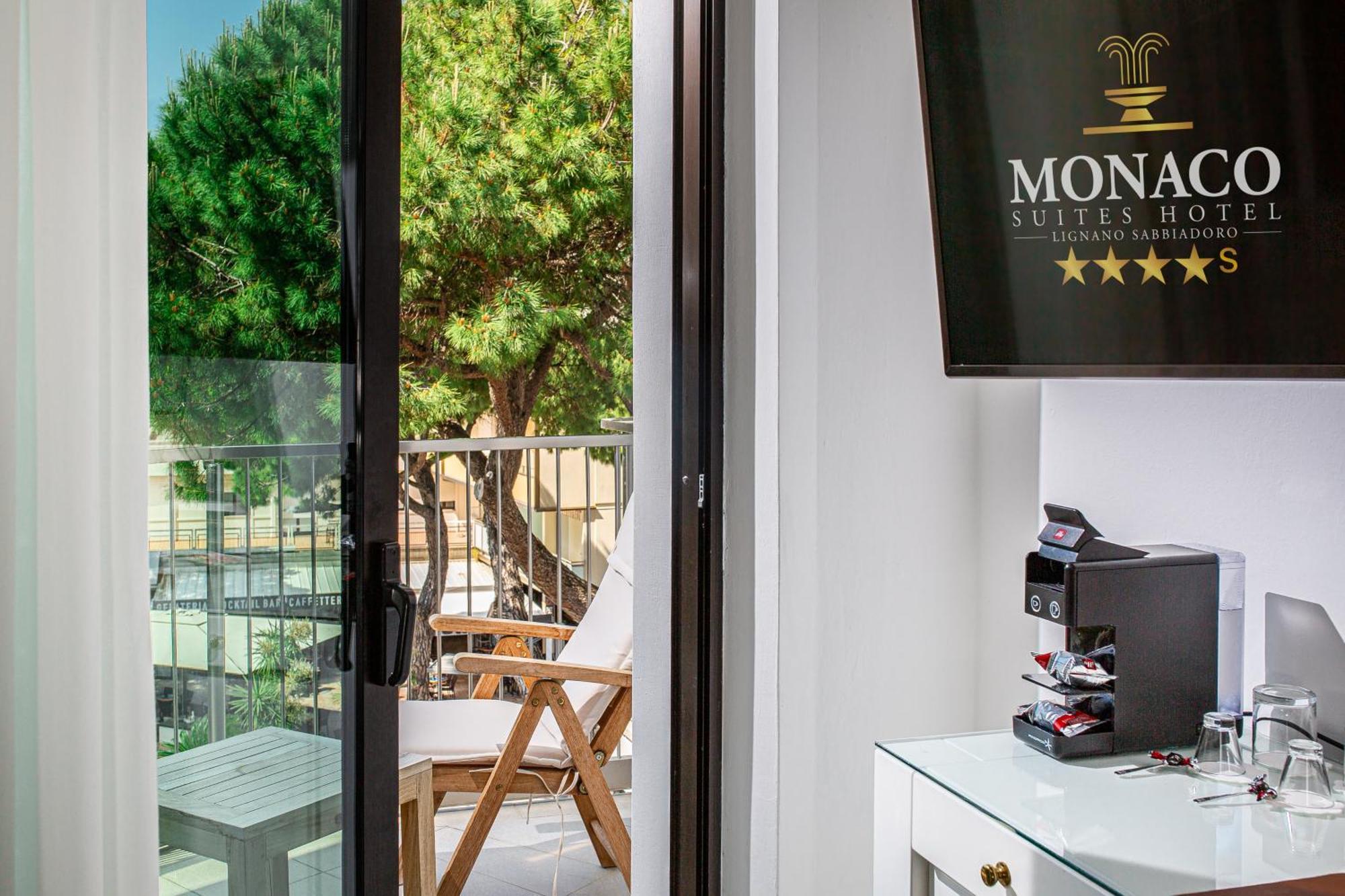 Monaco Suites Hotel 利尼亚诺萨比亚多罗 客房 照片